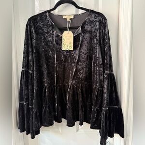 Black Velvet Women's Top. NWT. Size L.